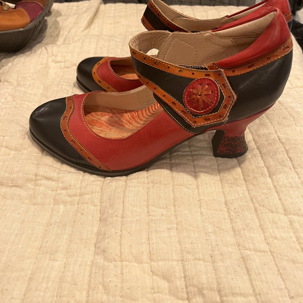 Colorful L’Artiste spring step heels